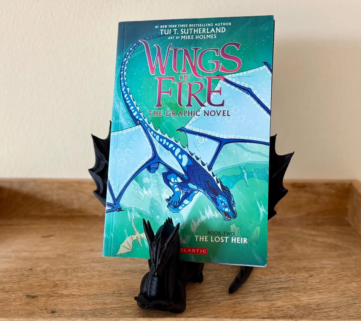 Dragon kindle stand